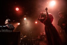 Dorianを交えたステージの様子。