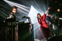 Dorianを交えたステージの様子。