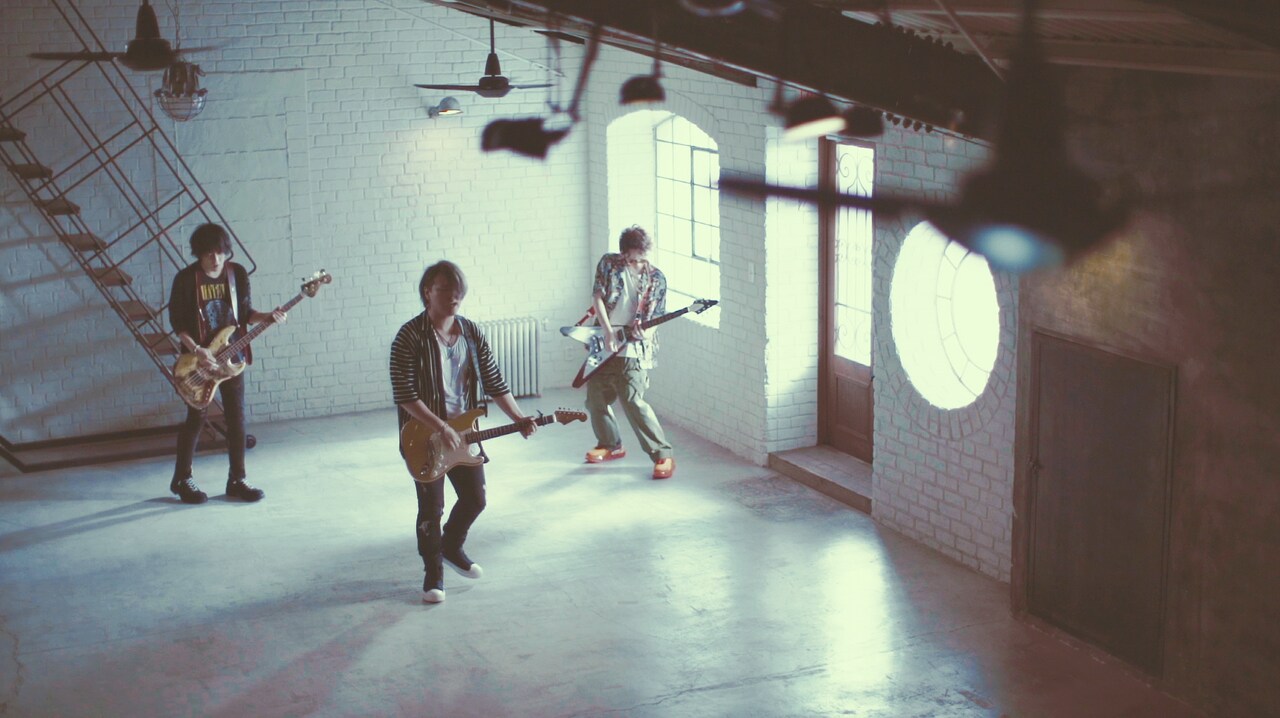 saji-サジ-「ツバサ」MVに新人女優の見上愛