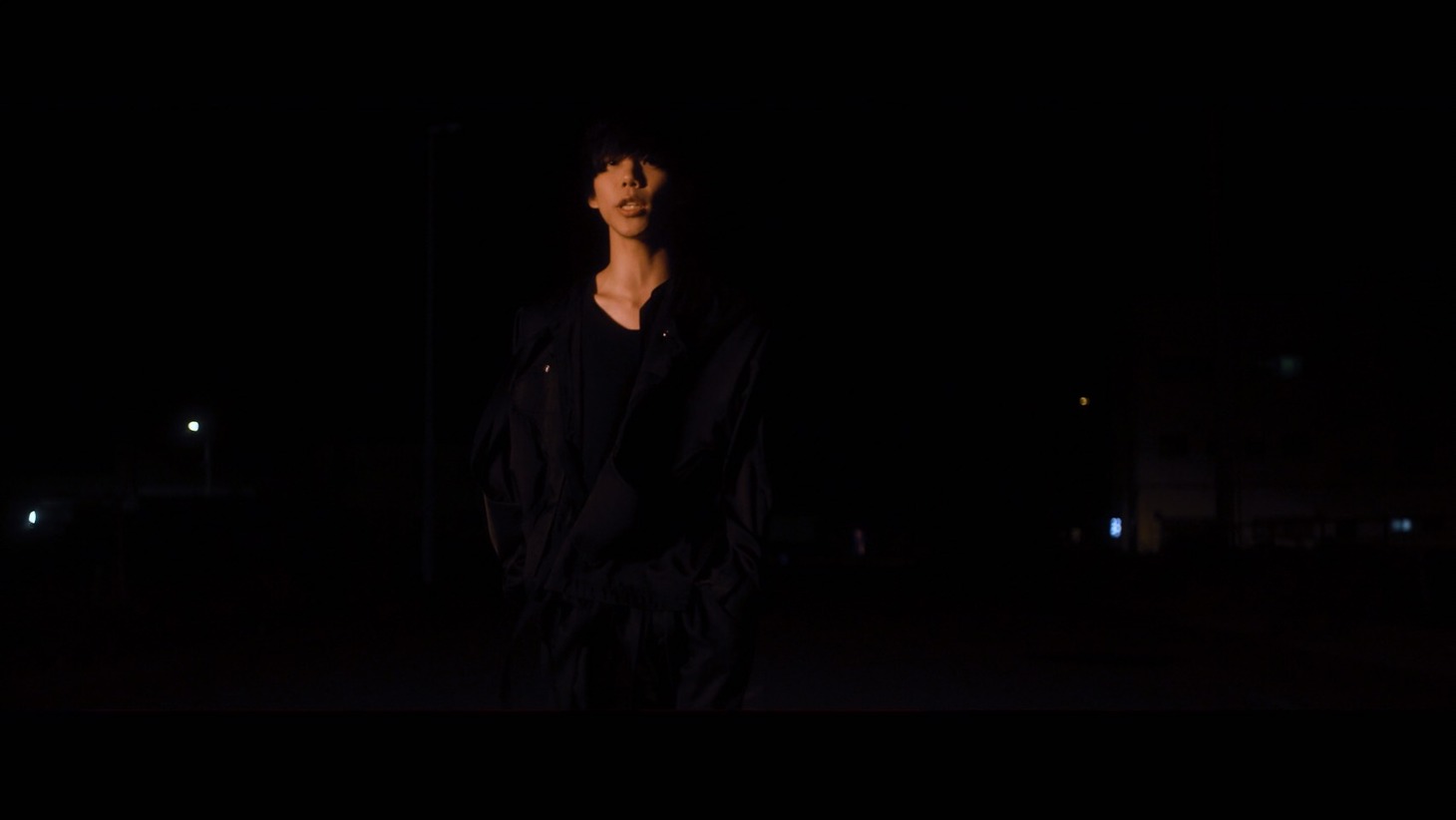 Sano ibuki「革命的閃光弾」ミュージックビデオより。