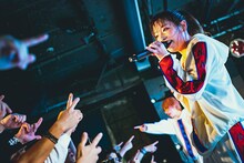 Malcolm Mask McLaren「Idiot’s FREE LIVE」の様子。（写真提供：エイジアプロモーション）