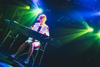 shino（写真提供：エイジアプロモーション）