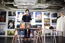 取材前、「楽しい1日にしましょう！」と挨拶するカイ（超特急）。