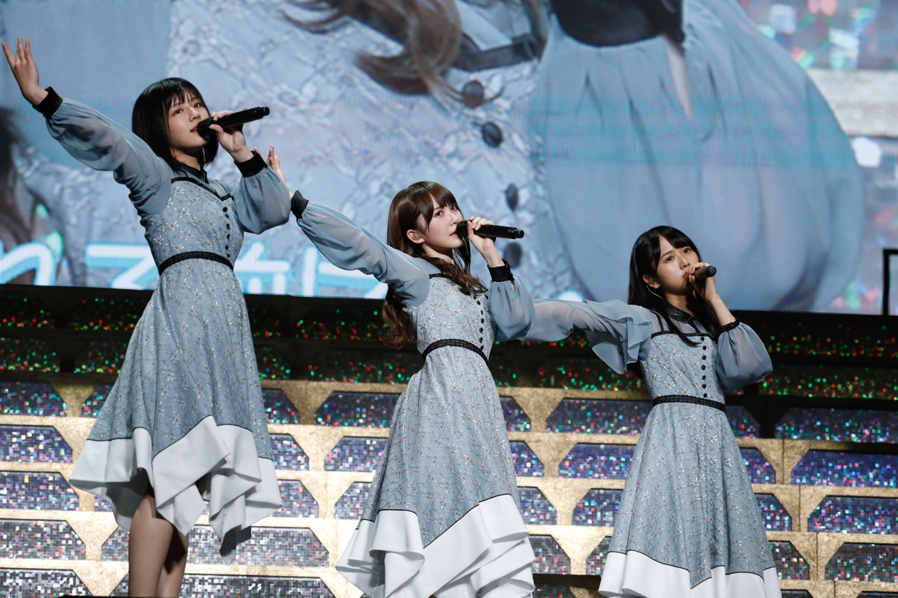 左から渡邉美穂、加藤史帆、上村ひなの。