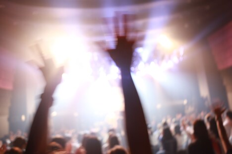 さくらしめじのツアー追加公演の様子。（撮影：鈴木友莉）