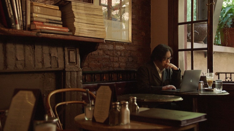 川の流れのように を作詞した場所 ニューヨークのイーストリバー近くのカフェで新曲 あれから を作詞する秋元康 写真提供 Nhk 画像ギャラリー 3 9 音楽ナタリー