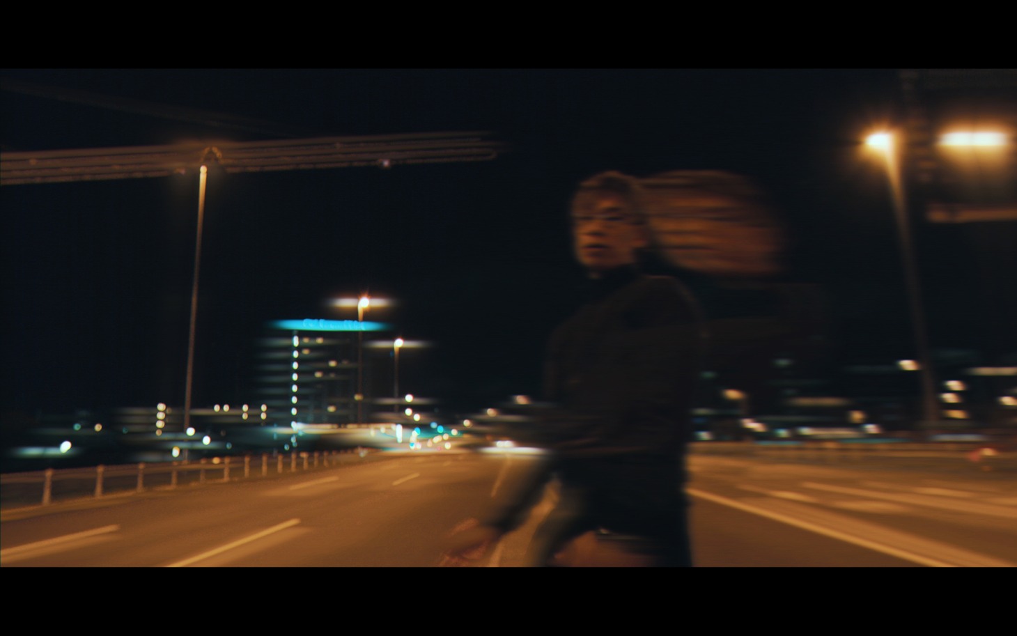 GeG「EIAO feat.Shurkn Pap」ミュージックビデオのワンシーン。
