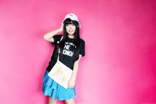 「夏の魔物2019」のアパレルグッズを着用するぁぃぁぃ。