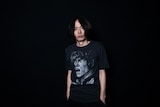 「夏の魔物2019」オフィシャルTシャツを着用する町田康(a.k.a.町田町蔵)。