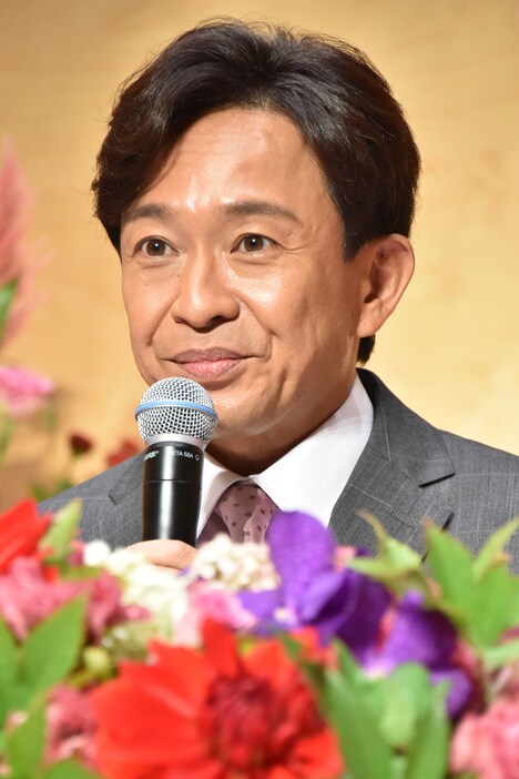 質問に答える城島茂。