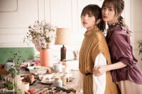 左から与田祐希、山下美月。