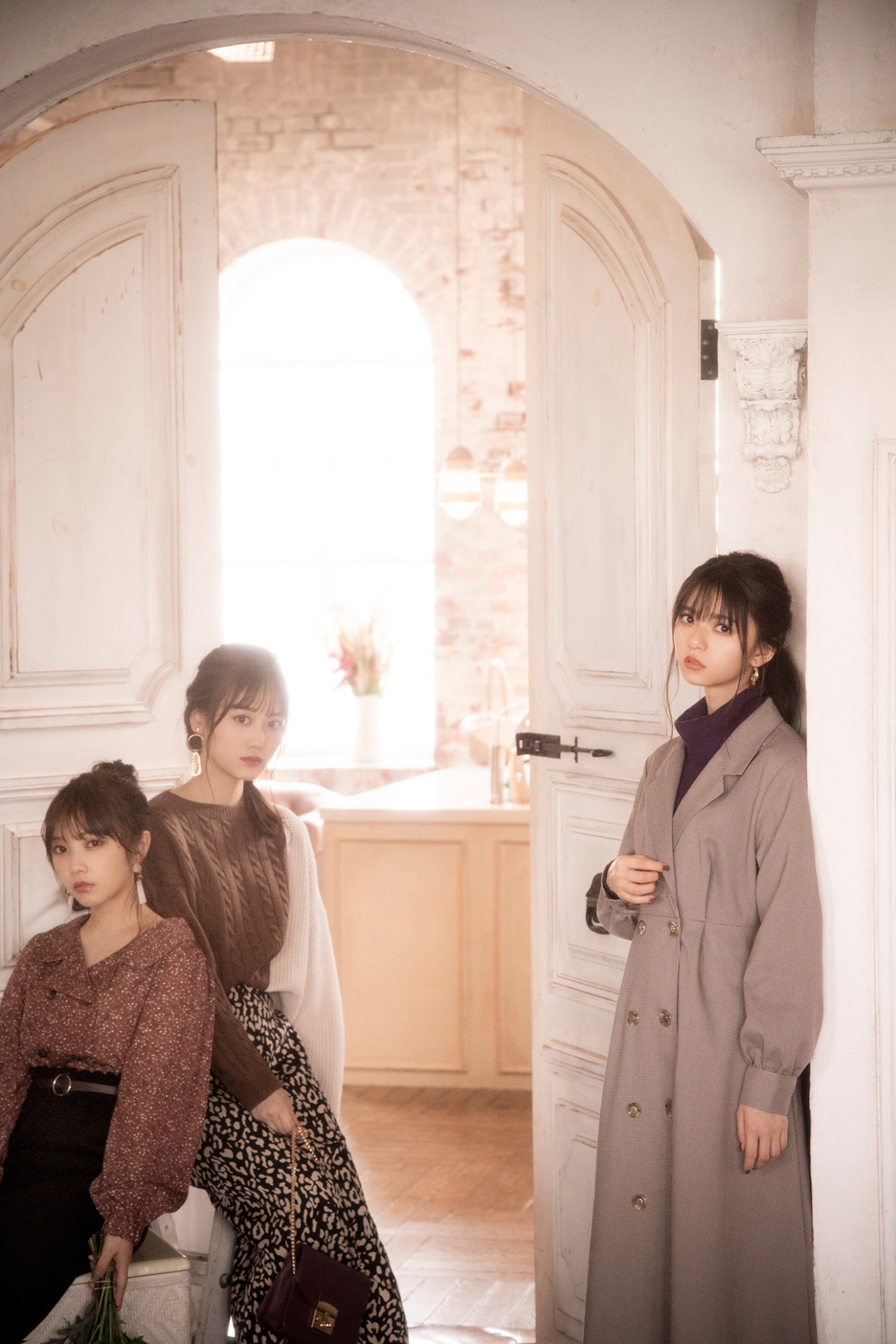 左から与田祐希、山下美月、齋藤飛鳥。