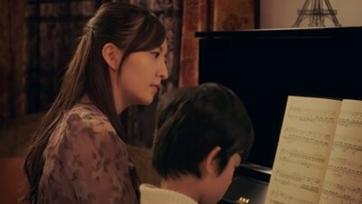 森保まどか「悲愴」ミュージックビデオより。(c)AKS