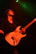 AKIHIDE（写真提供：ビーイング）