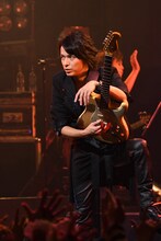 AKIHIDE（写真提供：ビーイング）