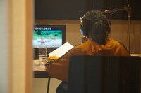 録音する北澤ゆうほ。