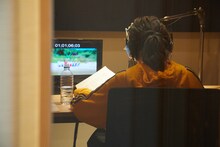 録音する北澤ゆうほ。