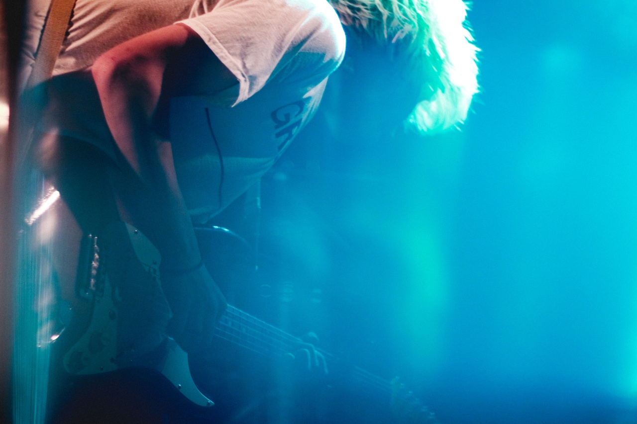 秋山黄色「どんなに転んだ思い出も俺」、満員の初ワンマンで思いの丈を熱唱