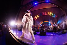 EGO-WRAPPIN'「Dance, Dance, Dance」の様子。（撮影：仁礼博）