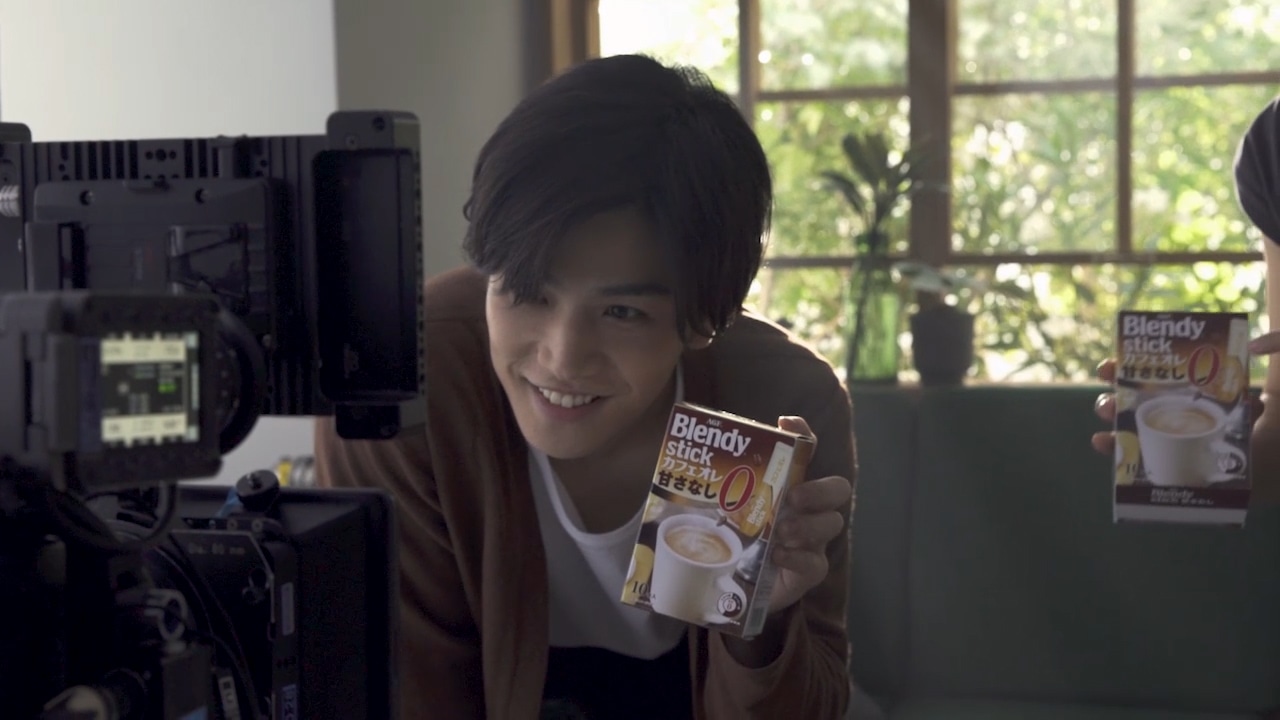 「『ブレンディ』スティック カフェオレ 甘さなし」 Web動画の制作風景。