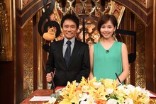 左から司会の浜田雅功、アシスタントのヒロド歩美アナウンサー。(c)ABCテレビ