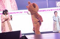 グリズリーに襲われる小山ひな。