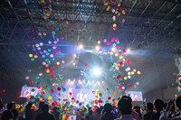 「神宿5周年記念ワンマンライブ 神が宿る場所～君が君らしくあればいいのさ～」の様子。