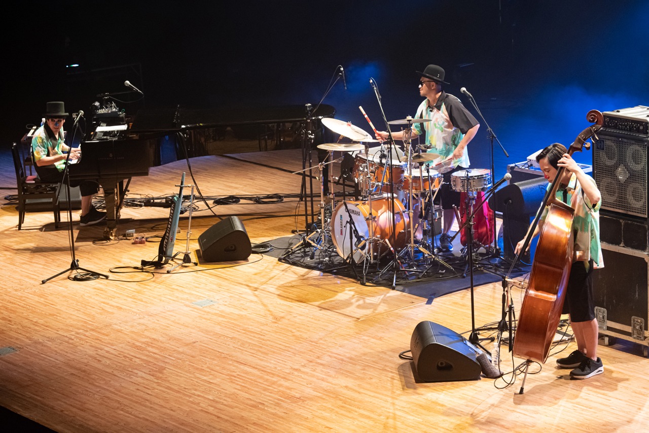 「H ZETTRIO TOUR 2019 -気分上々-」神奈川・ハーモニーホール座間公演の様子。（Photo by Yuta Ito）