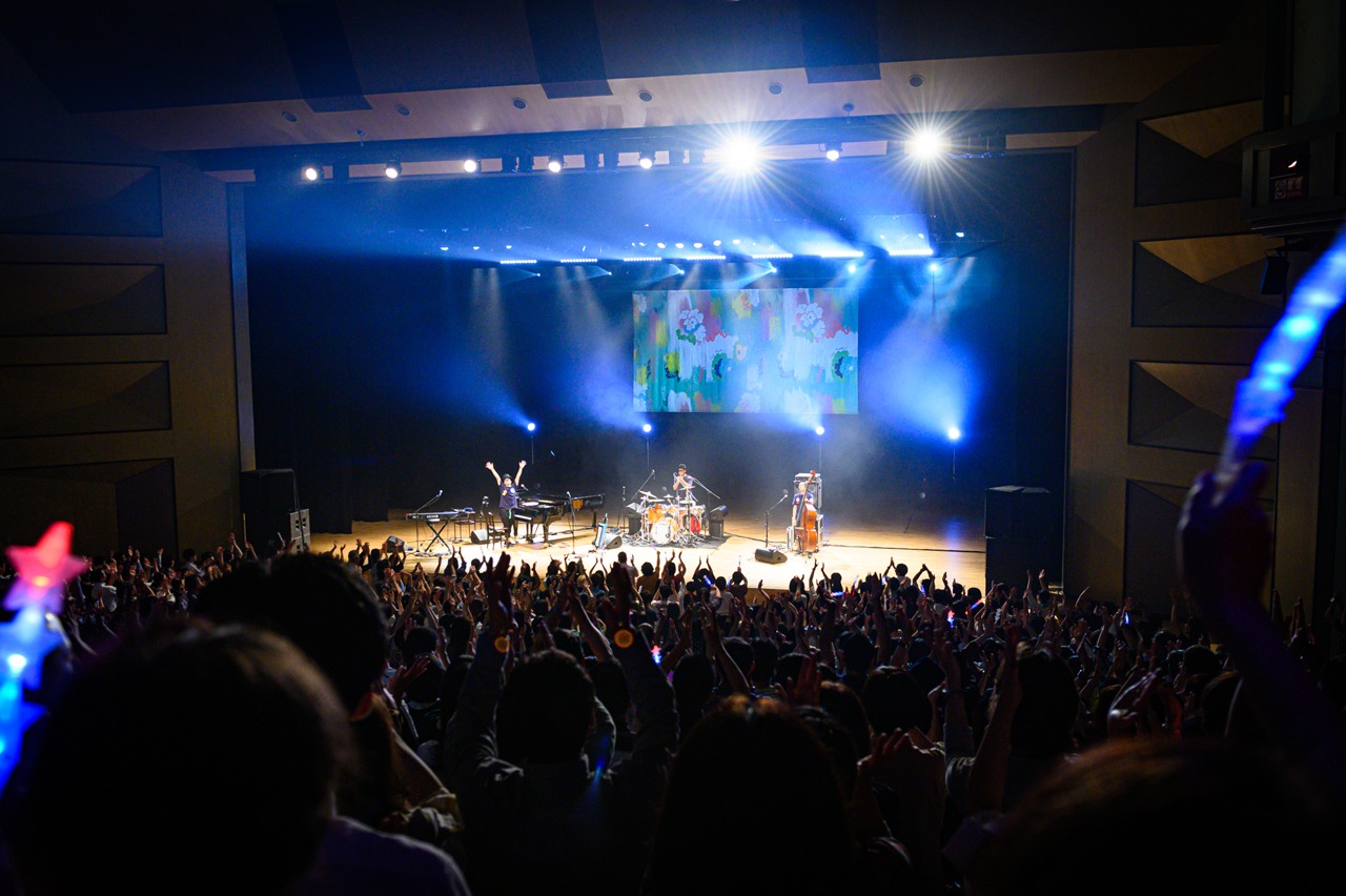 「H ZETTRIO TOUR 2019 -気分上々-」神奈川・ハーモニーホール座間公演の様子。（Photo by Yuta Ito）