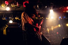 藤原美咲（B, Vo / そこに鳴る）（撮影：ヤスカワショウマ）