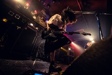 藤原美咲（B, Vo / そこに鳴る）（撮影：ヤスカワショウマ）