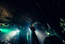 鈴木重厚（G, Vo / そこに鳴る）（撮影：ヤスカワショウマ）