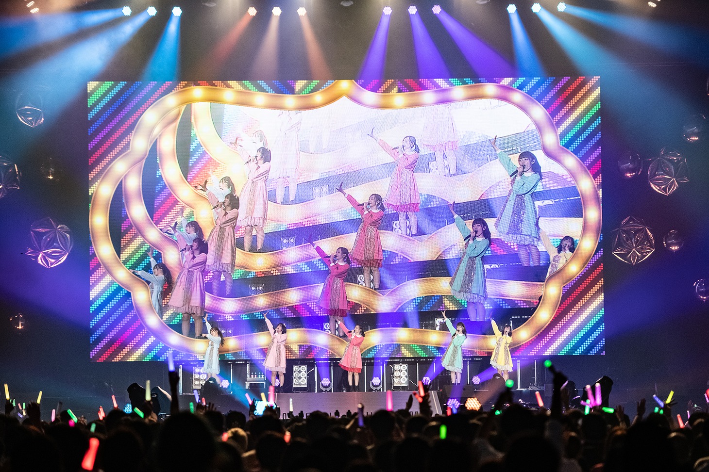 「神宿5周年記念ワンマンライブ 神が宿る場所～君が君らしくあればいいのさ～」の様子。