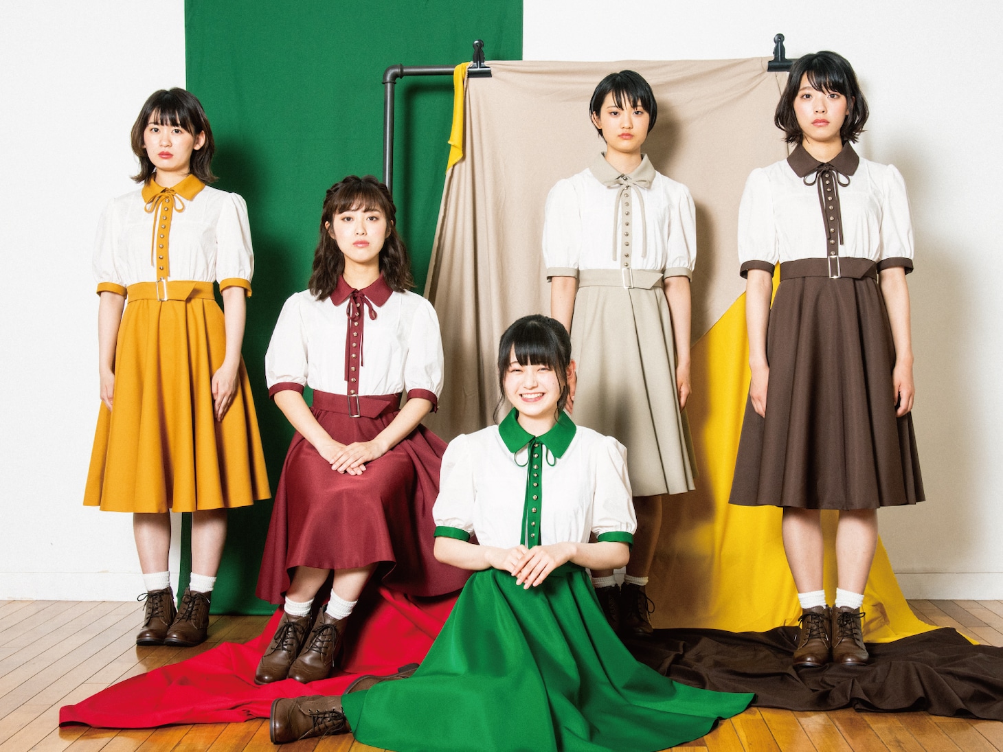 校庭カメラアクトレス。中央が園田あいか。