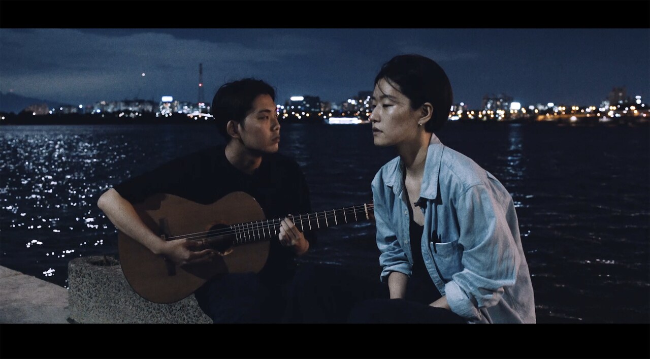 折坂悠太とイ・ランによる「調律」のカバーセッション動画より。