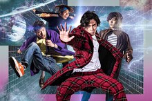 パノラマパナマタウン。右から2番目が岩渕想太（Vo, G）。