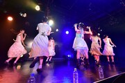 「ハコイリ▽ムスメ我妻桃実卒業公演～君はアンブレラ・エンジェル～」の様子。
