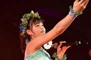 斉藤由貴「AXIA～かなしいことり～」を歌う我妻桃実。