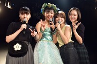 左から鉄戸美桜、我妻桃実、門前亜里、神岡実希。