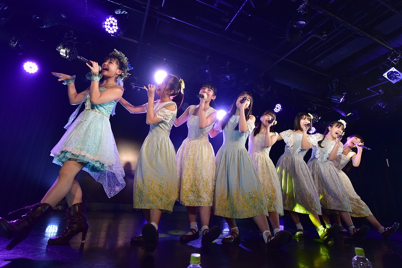 「ハコイリ▽ムスメ我妻桃実卒業公演～君はアンブレラ・エンジェル～」の様子。