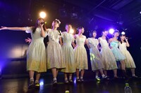 「ハコイリ▽ムスメ我妻桃実卒業公演～君はアンブレラ・エンジェル～」の様子。