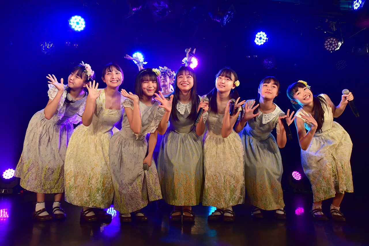 「ハコイリ▽ムスメ我妻桃実卒業公演～君はアンブレラ・エンジェル～」の様子。