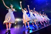 「ハコイリ▽ムスメ我妻桃実卒業公演～君はアンブレラ・エンジェル～」の様子。