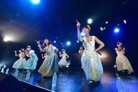 「ハコイリ▽ムスメ我妻桃実卒業公演～君はアンブレラ・エンジェル～」の様子。