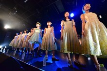 「ハコイリ▽ムスメ我妻桃実卒業公演～君はアンブレラ・エンジェル～」の様子。