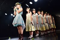 「ハコイリ▽ムスメ我妻桃実卒業公演～君はアンブレラ・エンジェル～」の様子。