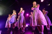 「ハコイリ▽ムスメ我妻桃実卒業公演～君はアンブレラ・エンジェル～」の様子。