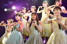 「ハコイリ▽ムスメ我妻桃実卒業公演～君はアンブレラ・エンジェル～」の様子。