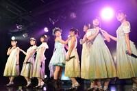 「ハコイリ▽ムスメ我妻桃実卒業公演～君はアンブレラ・エンジェル～」の様子。