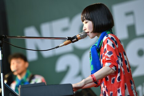 中川理沙(ザ・なつやすみバンド / Vo , Piano)